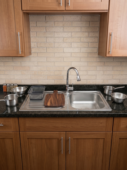 Lavaplatos Empotrado 80x44 Secador Izquierdo Täumm en una cocina